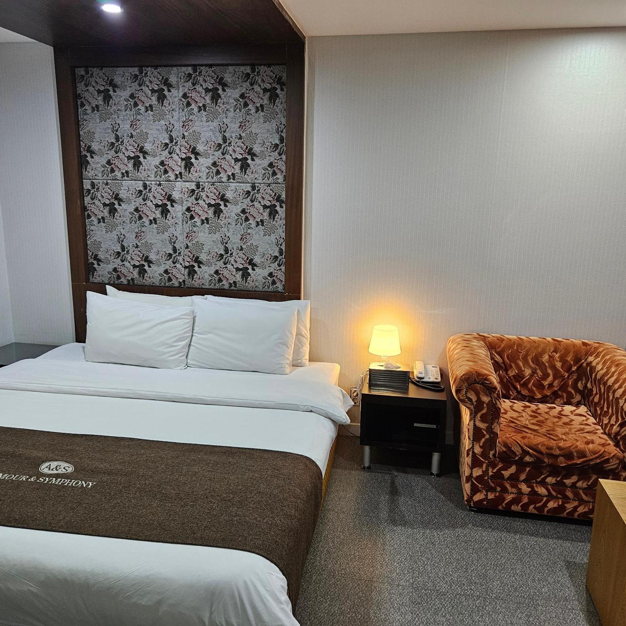 Amour Hotel Suwon Eksteriør bilde