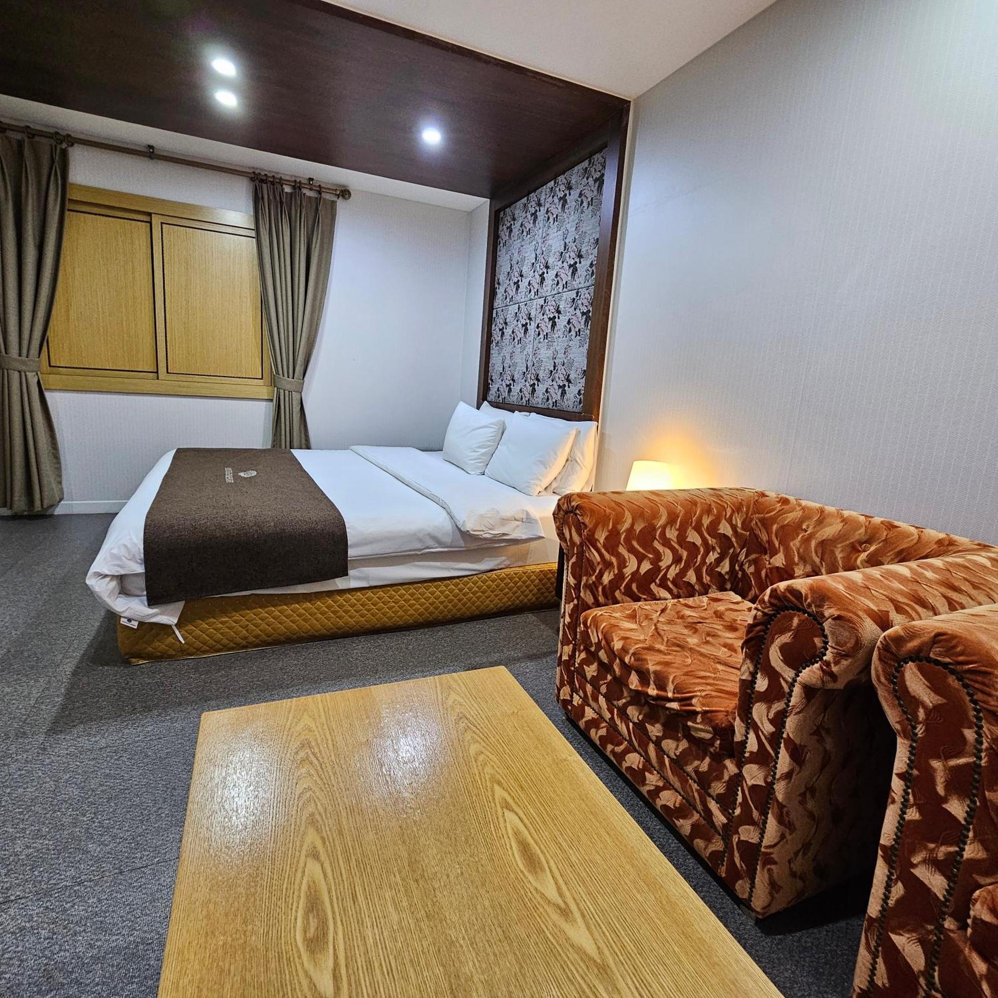 Amour Hotel Suwon Eksteriør bilde